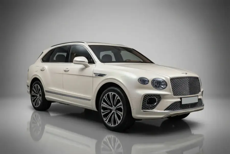 Rent Bentley Bentayga White 2022 in Dubai — photo 2 of 5