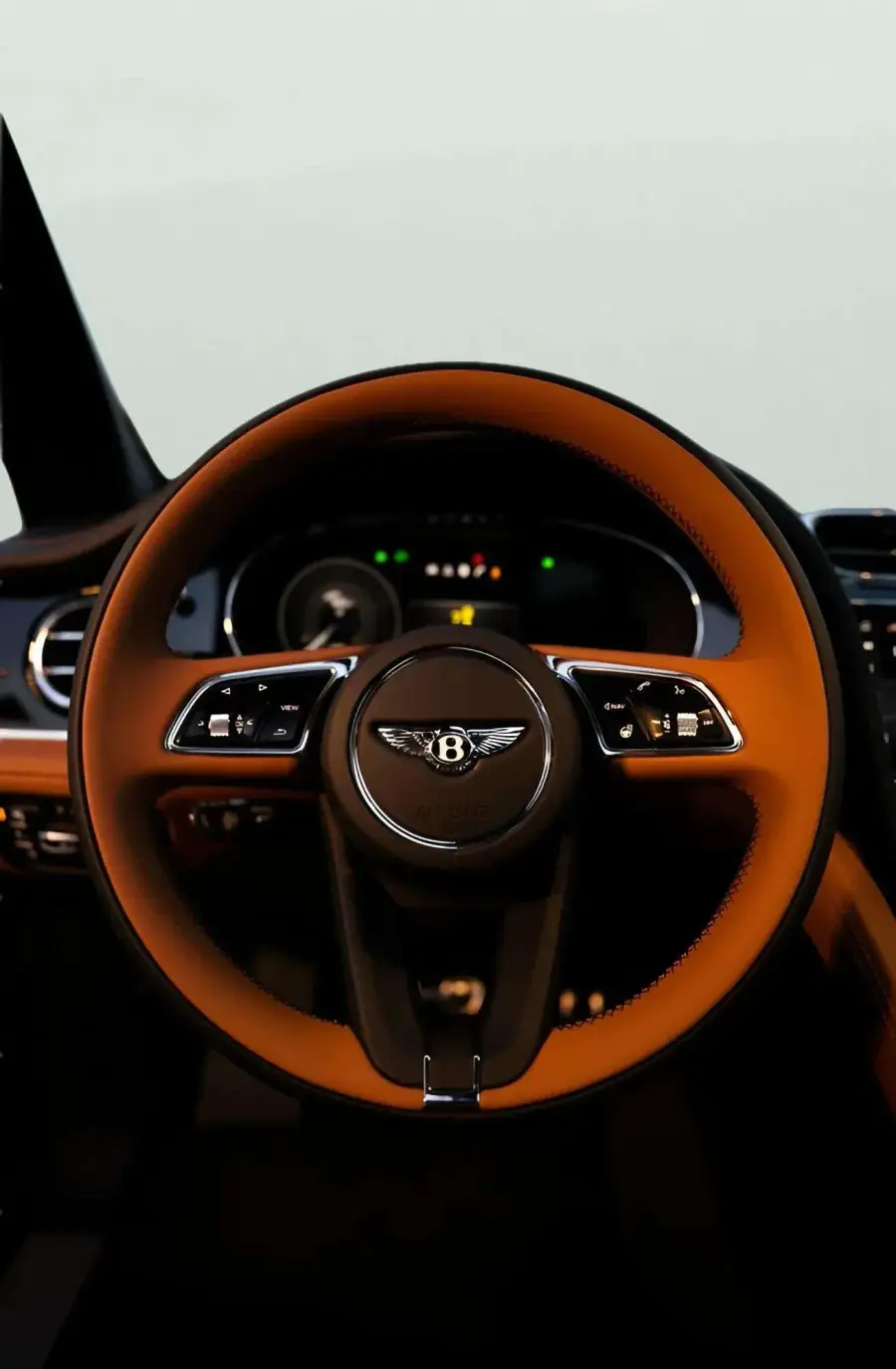 Rent Bentley Bentayga Bronze 2022 in Dubai — photo 5 of 7