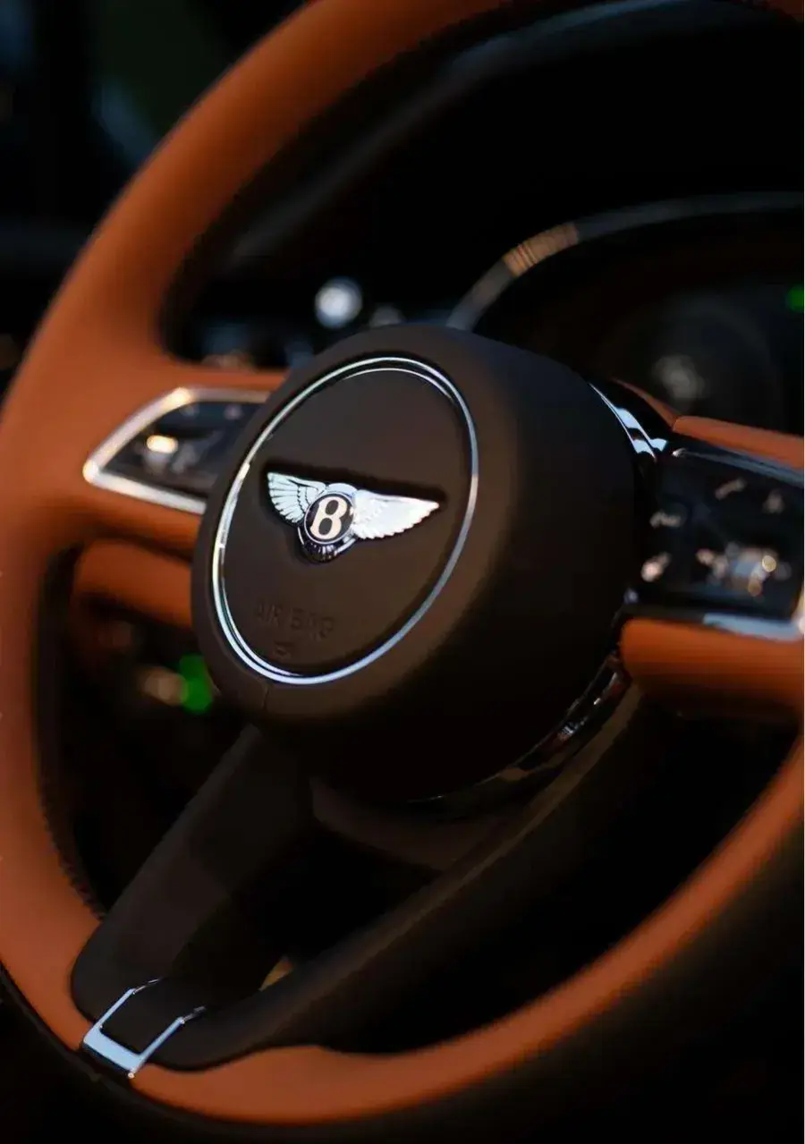 Rent Bentley Bentayga Bronze 2022 in Dubai — photo 7 of 7