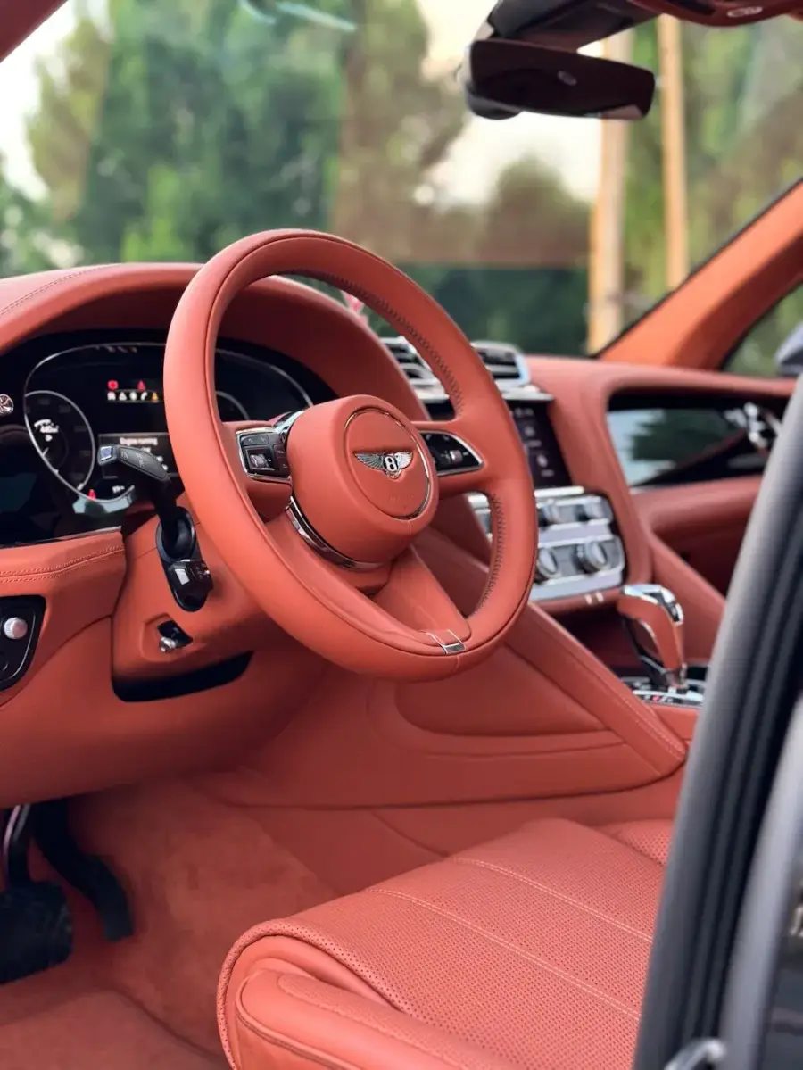 Rent Bentley Bentayga Black 2023 in Dubai — photo 4 of 11