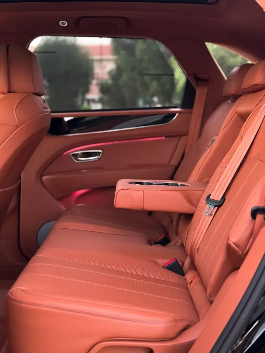 Rent Bentley Bentayga Black 2023 in Dubai — photo 5 of 11