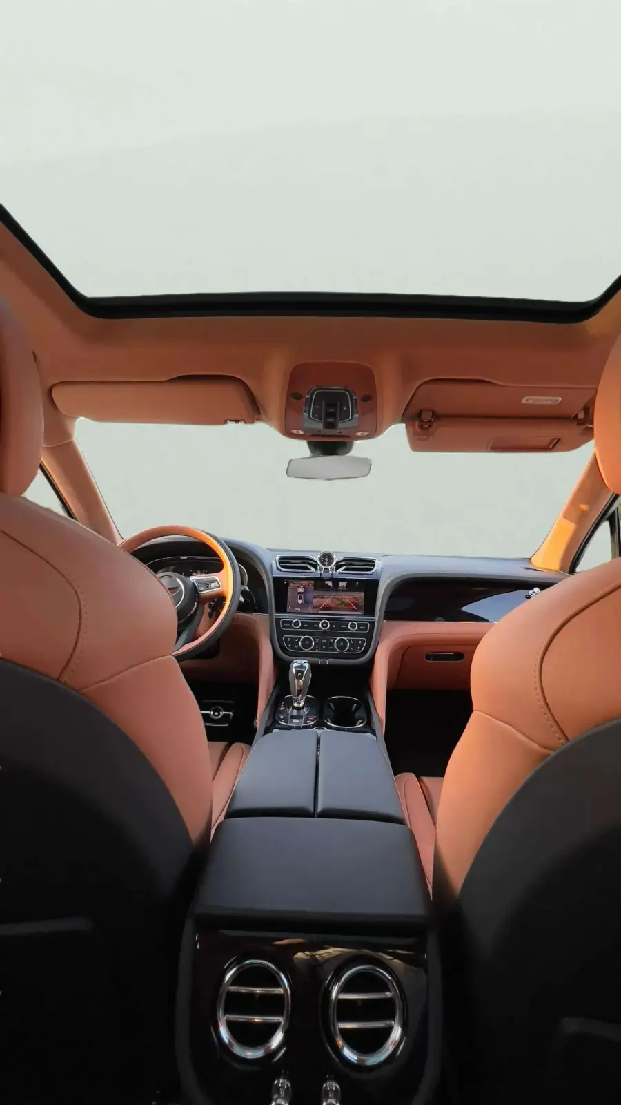 Rent Bentley Bentayga White 2024 in Dubai — photo 9 of 9