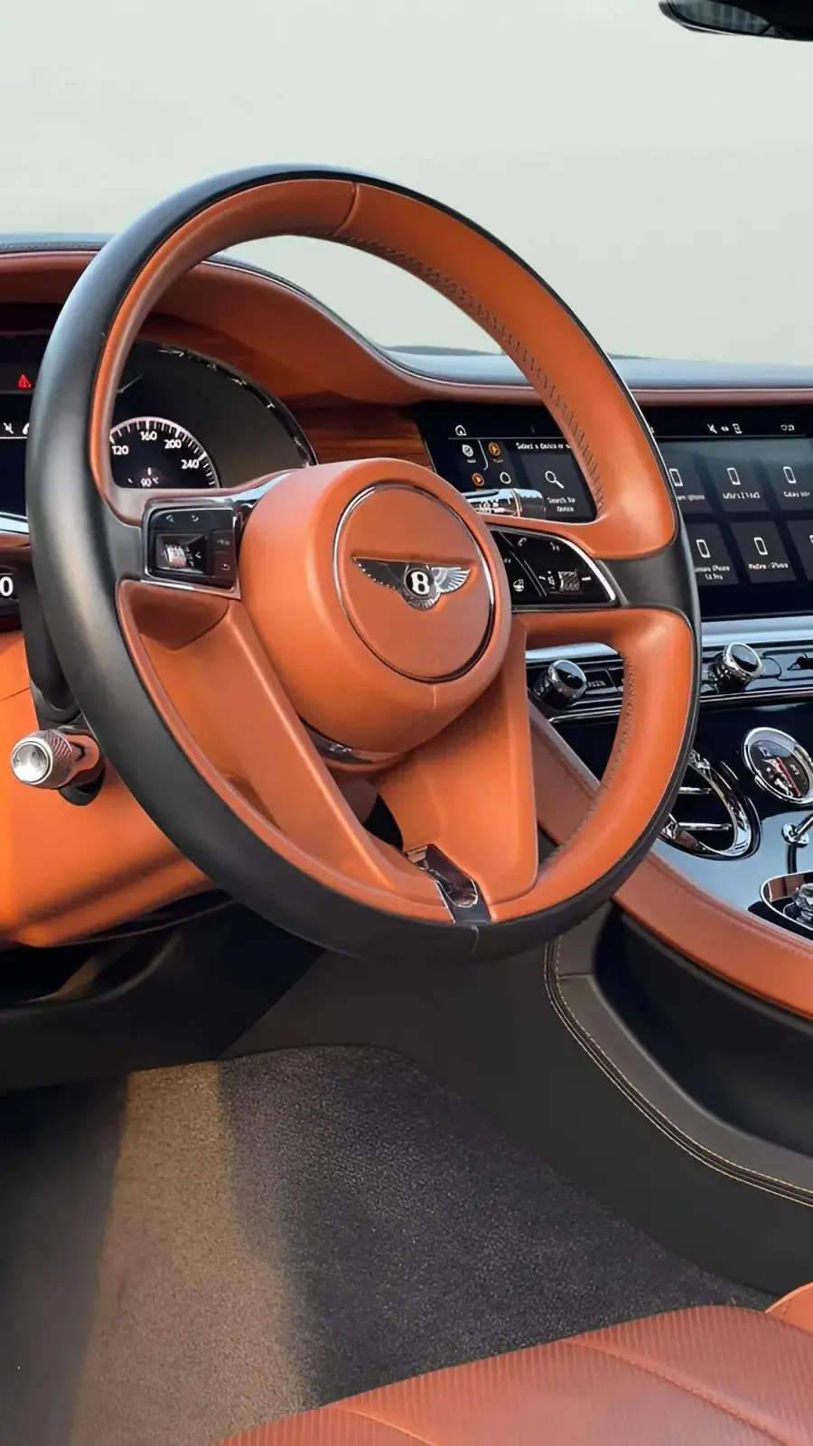 เช่ารถ Bentley Continental GT สีเงิน 2019 ในดูไบ — รูปที่ 5 จาก 8