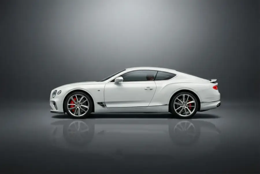 Rent Bentley Continental GT White 2022 in Dubai — photo 2 of 11