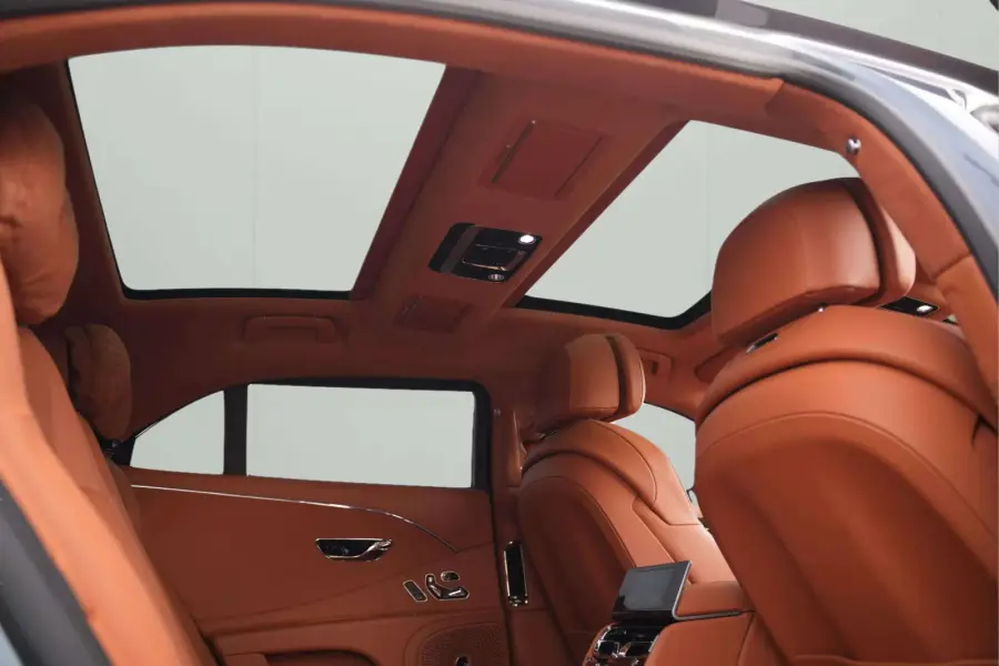 Аренда Bentley Flying Spur серого цвета 2024 года в Дубае в аренду в Дубай, ОАЭ — Bentley — фото 10 из 12