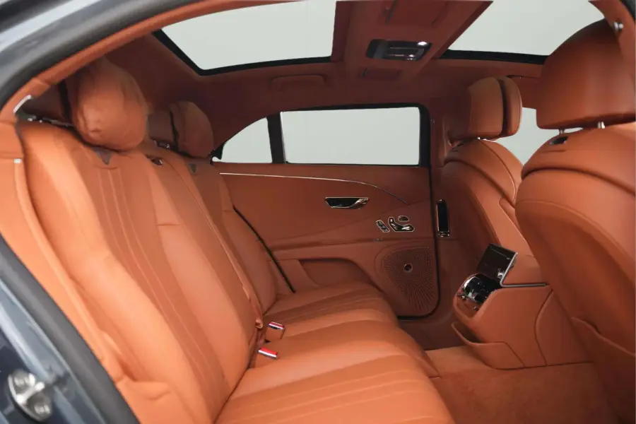 Аренда Bentley Flying Spur серого цвета 2024 года в Дубае в аренду в Дубай, ОАЭ — Bentley — фото 6 из 12