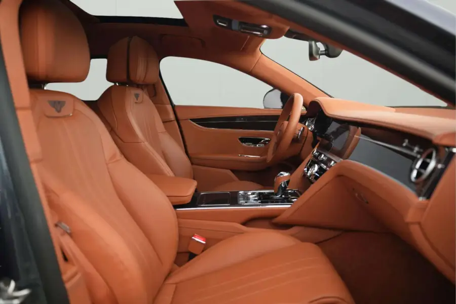 Аренда Bentley Flying Spur серого цвета 2024 года в Дубае в аренду в Дубай, ОАЭ — Bentley — фото 8 из 12