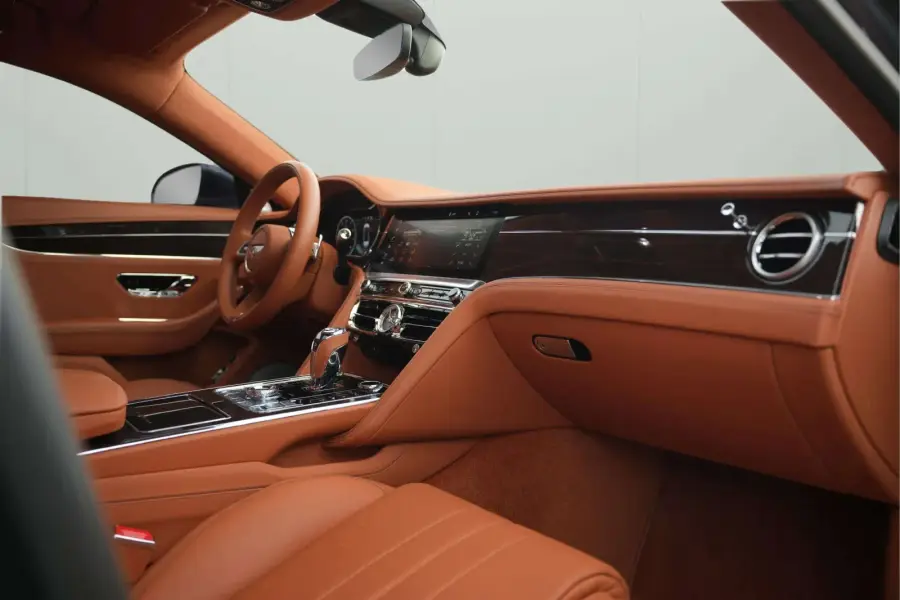 Аренда Bentley Flying Spur серого цвета 2024 года в Дубае в аренду в Дубай, ОАЭ — Bentley — фото 9 из 12