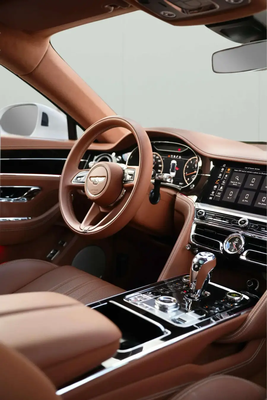 Rent Bentley Flying Spur White 2024 in Dubai — photo 10 of 10