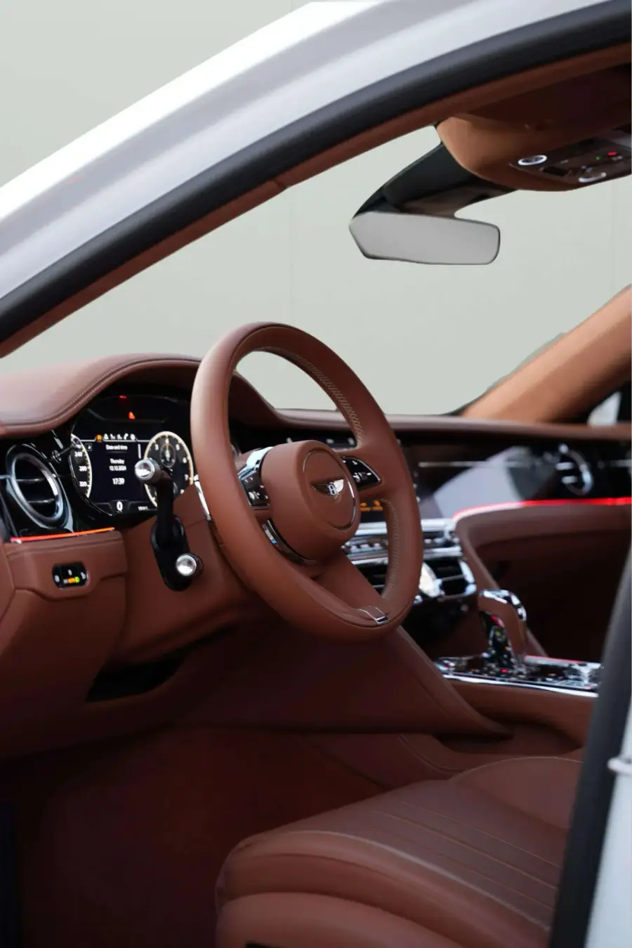 Rent Bentley Flying Spur White 2024 in Dubai — photo 5 of 10