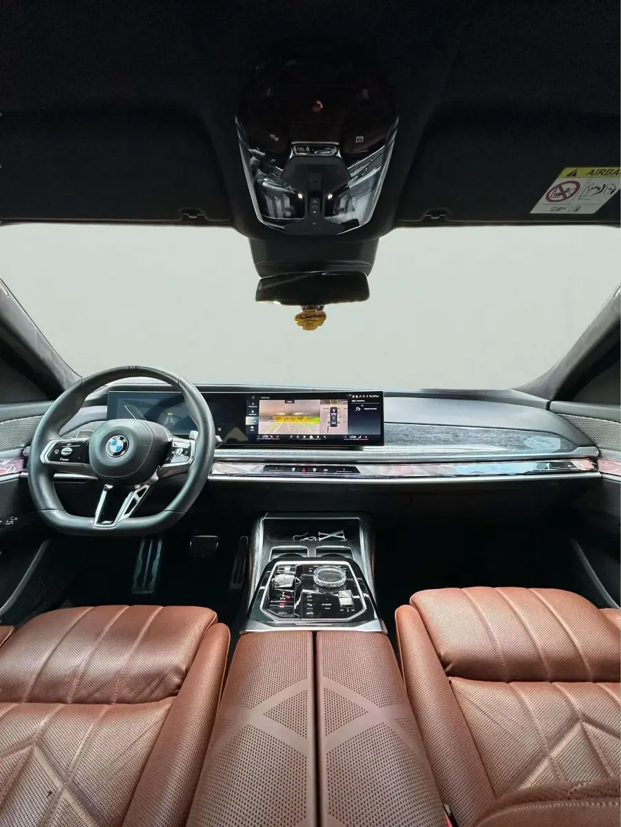 Rent BMW 735i Black 2024 in Dubai — photo 4 of 4