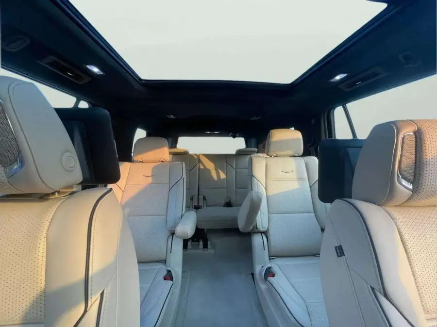 Rent Cadillac Escalade Silver 2021 in Dubai — photo 4 of 6