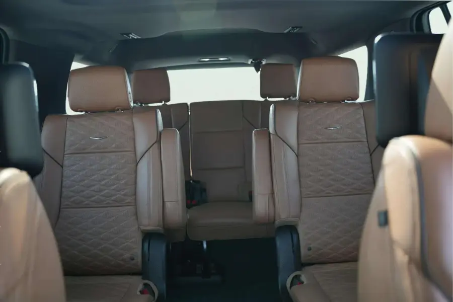 Rent Cadillac Escalade White 2023 in Dubai — photo 5 of 6