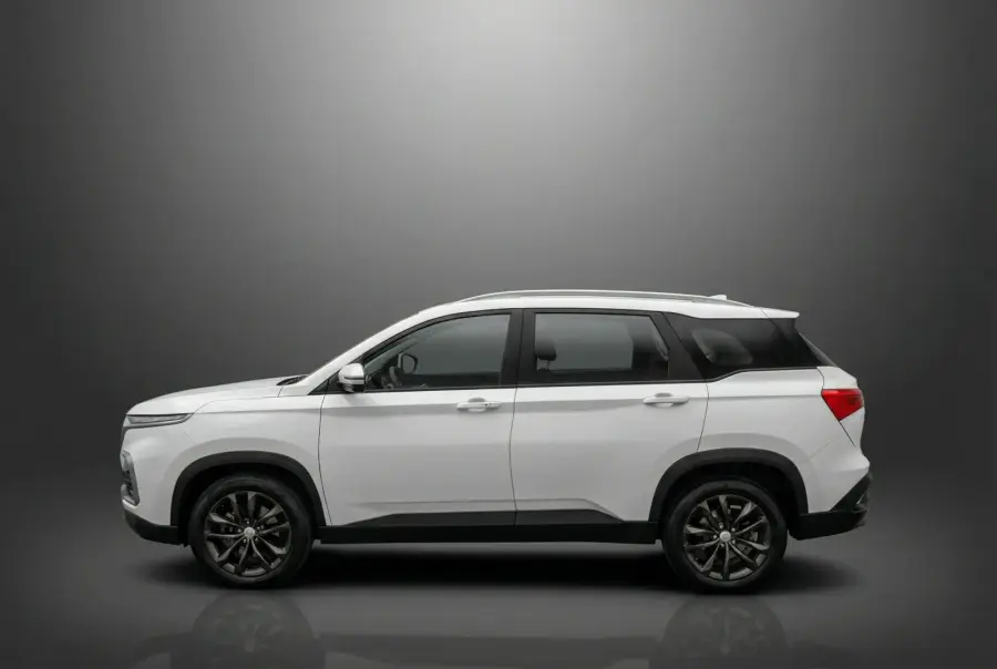 Rent Chevrolet Captiva White 2023 in Dubai — photo 2 of 5