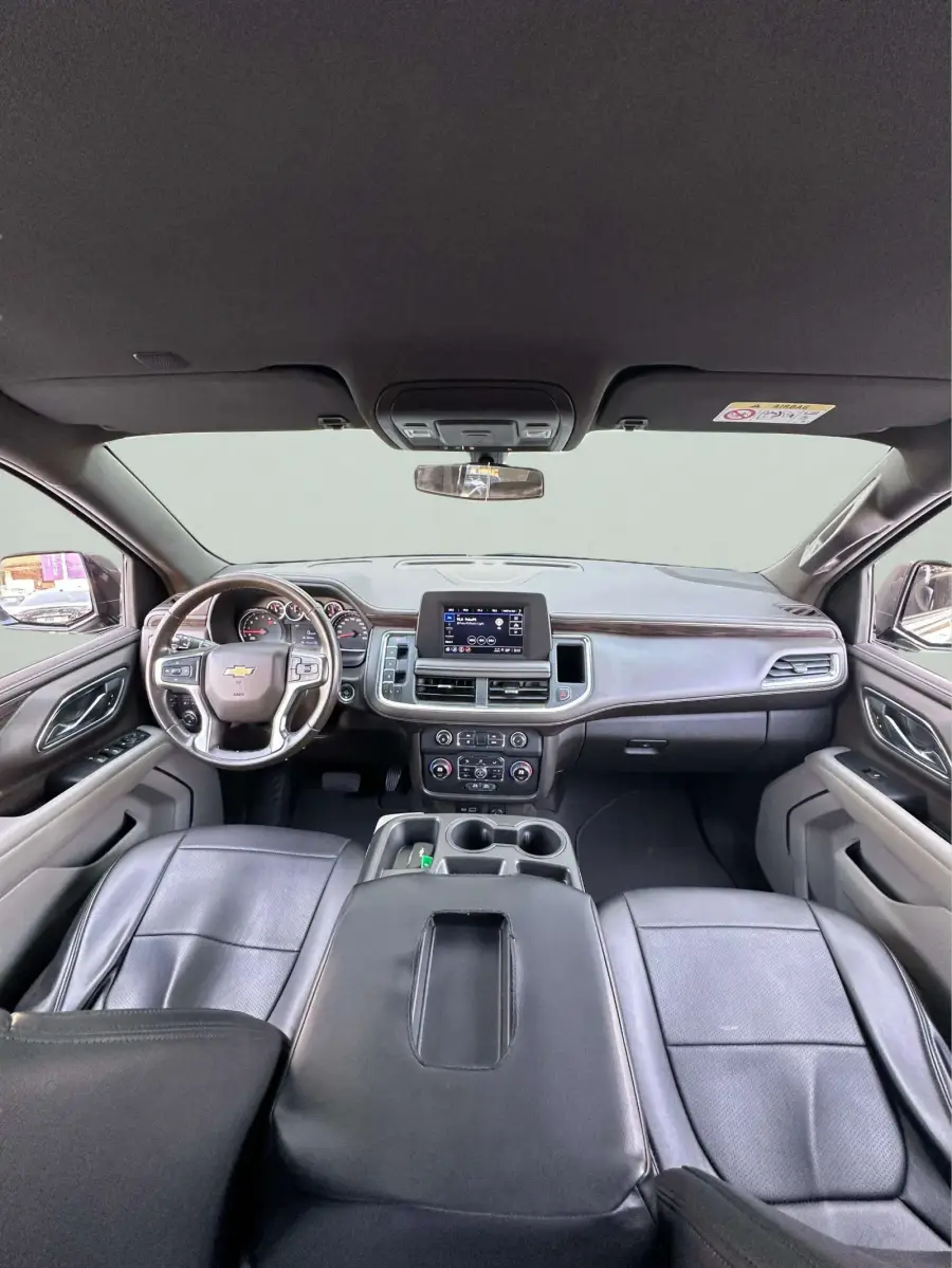 Rent Chevrolet Tahoe Black 2021 in Dubai — photo 3 of 4