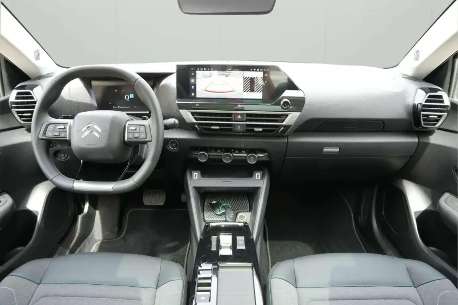 Аренда Citroen C4 X Серебристый 2025 в Дубае в аренду в Дубай, ОАЭ — Citroen — фото 3 из 6