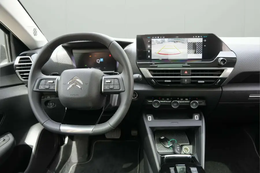 Аренда Citroen C4 X Серебристый 2025 в Дубае в аренду в Дубай, ОАЭ — Citroen — фото 5 из 6