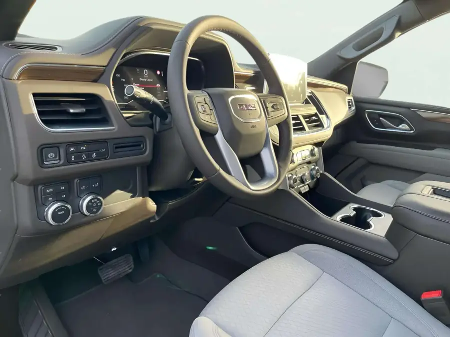 Аренда GMC Yukon белого цвета 2022 в Дубае в аренду в Дубай, ОАЭ — GMC — фото 4 из 5