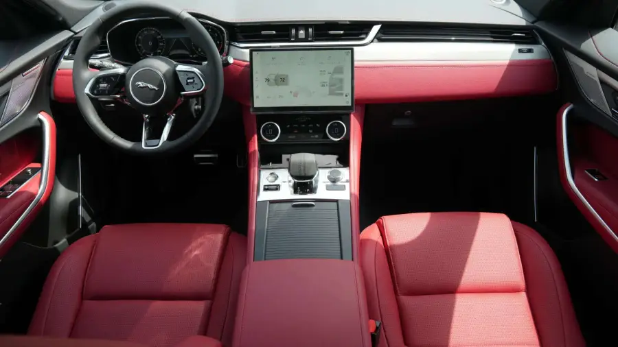Rent Jaguar F-PACE White 2025 in Dubai — photo 5 of 7