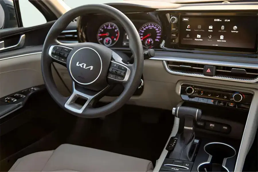 Rent Kia K5 Black 2022 in Dubai — photo 4 of 4