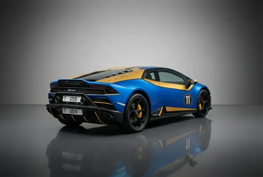 Rent Lamborghini Huracan EVO Coupe Blue 2022 in Dubai — photo 4 of 5