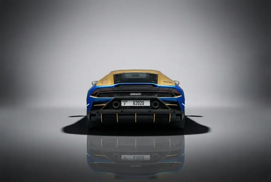 Rent Lamborghini Huracan EVO Coupe Blue 2022 in Dubai — photo 5 of 5