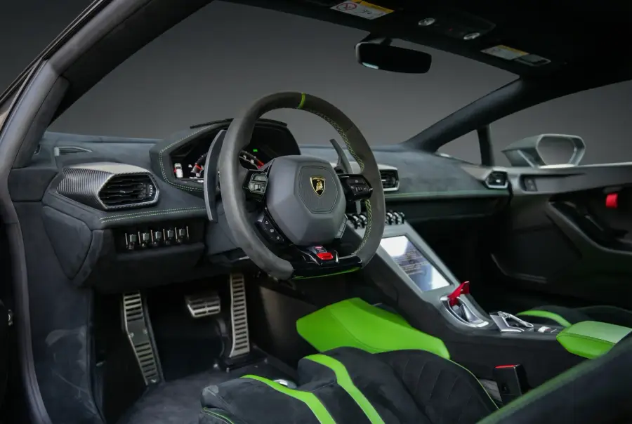 Rent Lamborghini Huracan STO Black 2022 in Dubai — photo 4 of 5