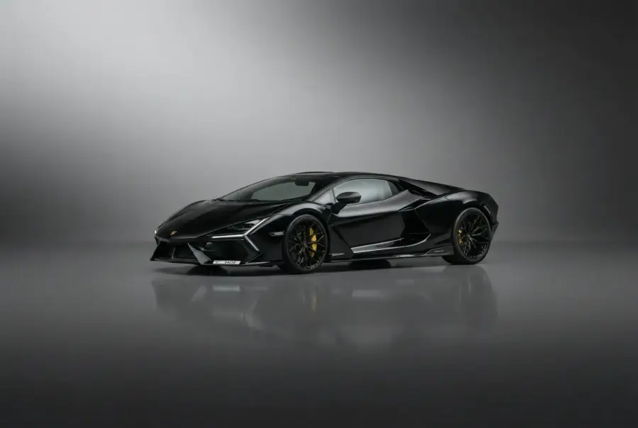 Rent Lamborghini Revuelto Black 2025 in Dubai — photo 5 of 8