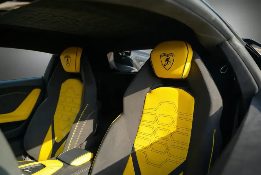 Rent Lamborghini Revuelto Black 2025 in Dubai — photo 6 of 8