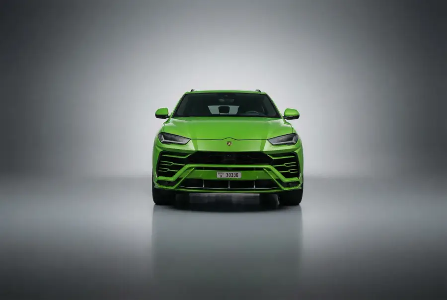 Alquila Lamborghini Urus Verde 2021 en Dubái — foto 2 de 9