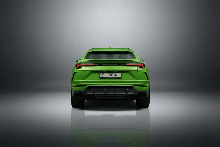 Alquila Lamborghini Urus Verde 2021 en Dubái — foto 3 de 9