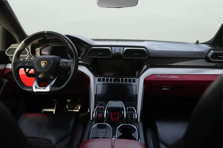 เช่ารถ Lamborghini Urus สีแดง 2022 ในดูไบ — รูปที่ 4 จาก 6