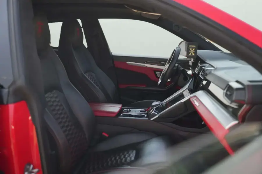 เช่ารถ Lamborghini Urus สีแดง 2022 ในดูไบ — รูปที่ 6 จาก 6