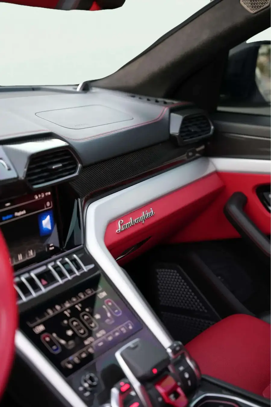 Rent Lamborghini Urus Grey 2020 in Dubai — photo 4 of 5