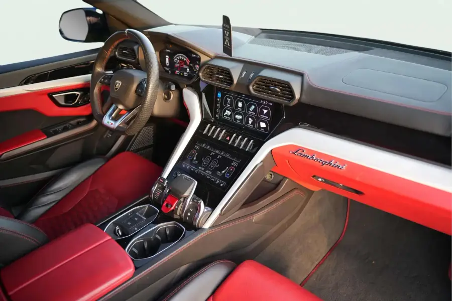 Аренда Lamborghini Urus Белый 2021 в Дубае в аренду в Дубай, ОАЭ — Lamborghini — фото 6 из 7