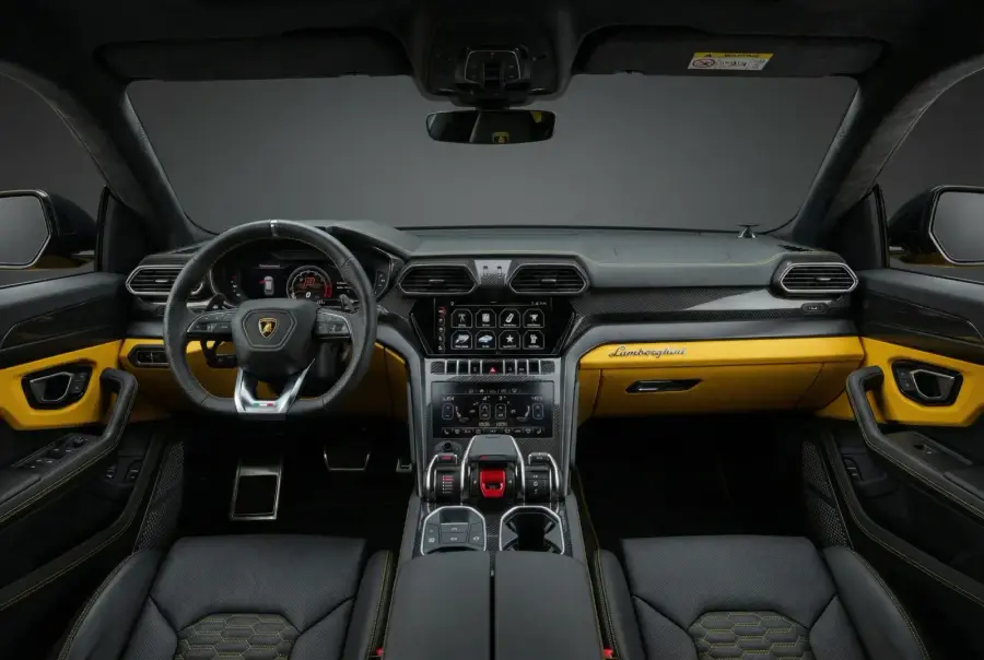 Rent Lamborghini Urus Green 2022 in Dubai — photo 5 of 5