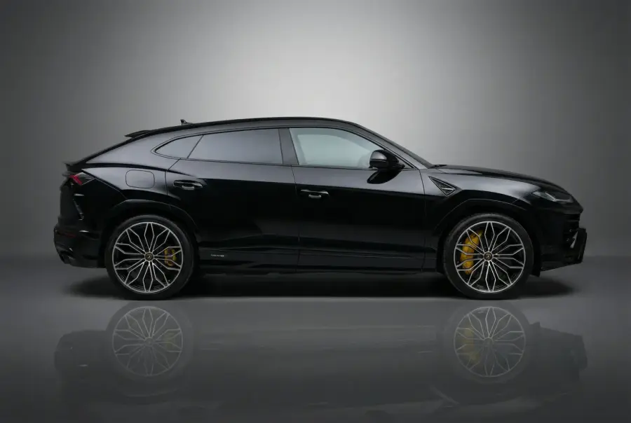 Аренда Lamborghini Urus SE Черный 2025 в Дубае в аренду в Дубай, ОАЭ — Lamborghini — фото 3 из 4