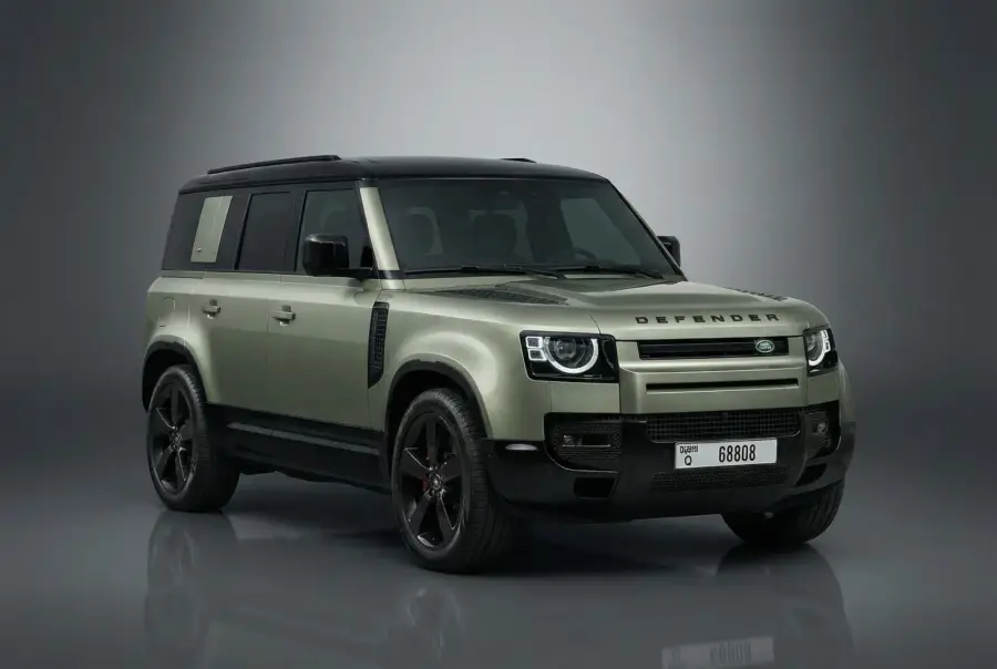 Rent Land Rover Defender Green 2023 in Dubai — photo 3 of 6