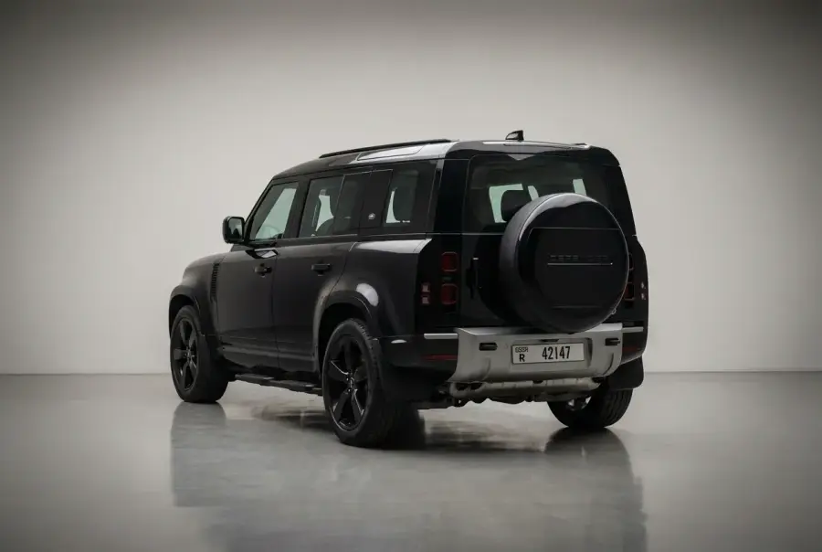 Rent Land Rover Defender Black 2025 in Dubai — photo 3 of 7