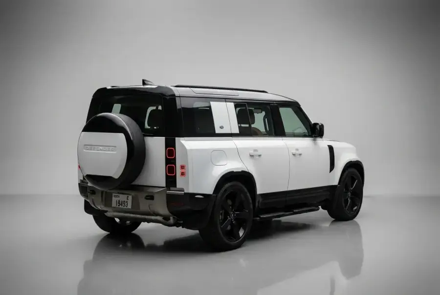 Rent Land Rover Defender White 2025 in Dubai — photo 4 of 8