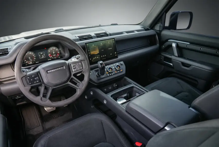 Rent Land Rover Defender V8 Black 2023 in Dubai — photo 4 of 5