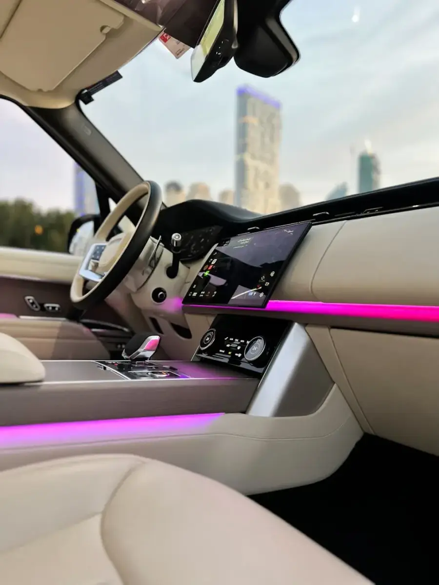 เช่ารถ Range Rover สีทอง 2022 ในดูไบ — รูปที่ 5 จาก 5