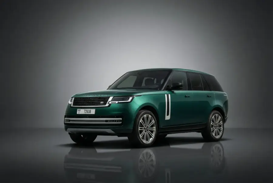 Rent Range Rover Autobiography Green 2023 in Dubai — photo 2 of 6
