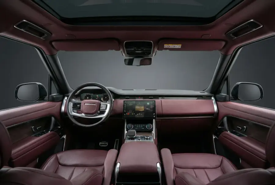 Rent Range Rover Autobiography Green 2023 in Dubai — photo 5 of 6