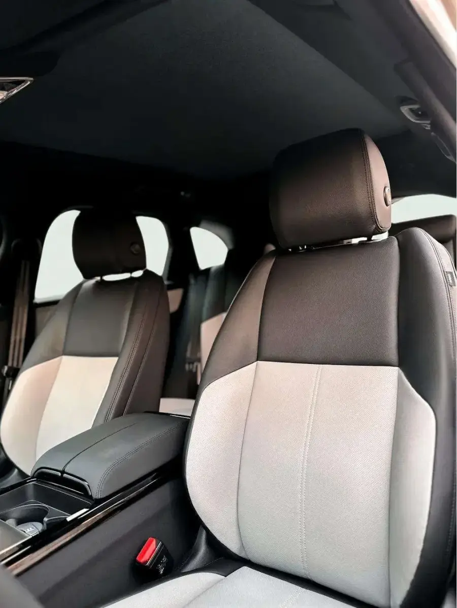 Alquiler de Range Rover Velar Blanco 2024 en Dubái — foto 3 de 9