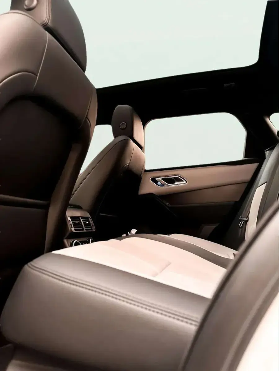 Alquiler de Range Rover Velar Blanco 2024 en Dubái — foto 5 de 9