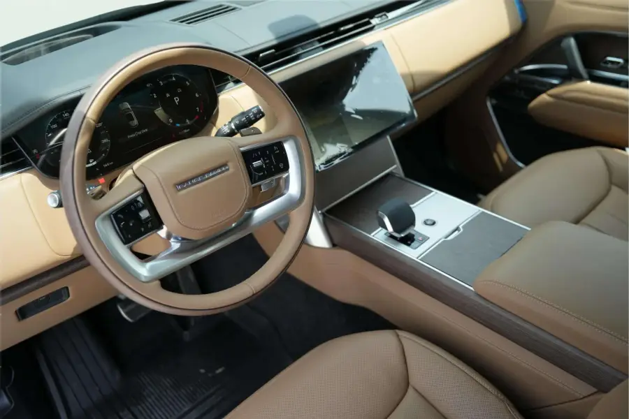 在迪拜租赁2025年黑色路虎Vogue — Range Rover — 第 10 张，共 10 张