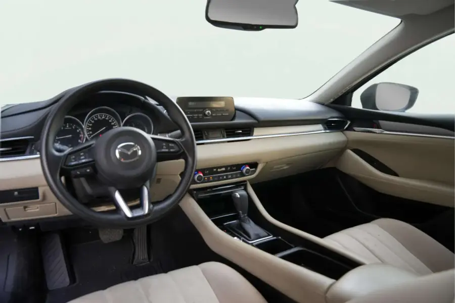 Alquila Mazda 6 Azul 2022 en Dubái — foto 5 de 6