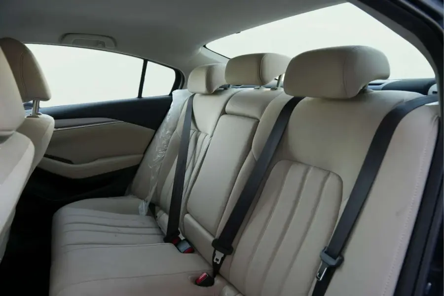 Alquila Mazda 6 Azul 2022 en Dubái — foto 6 de 6