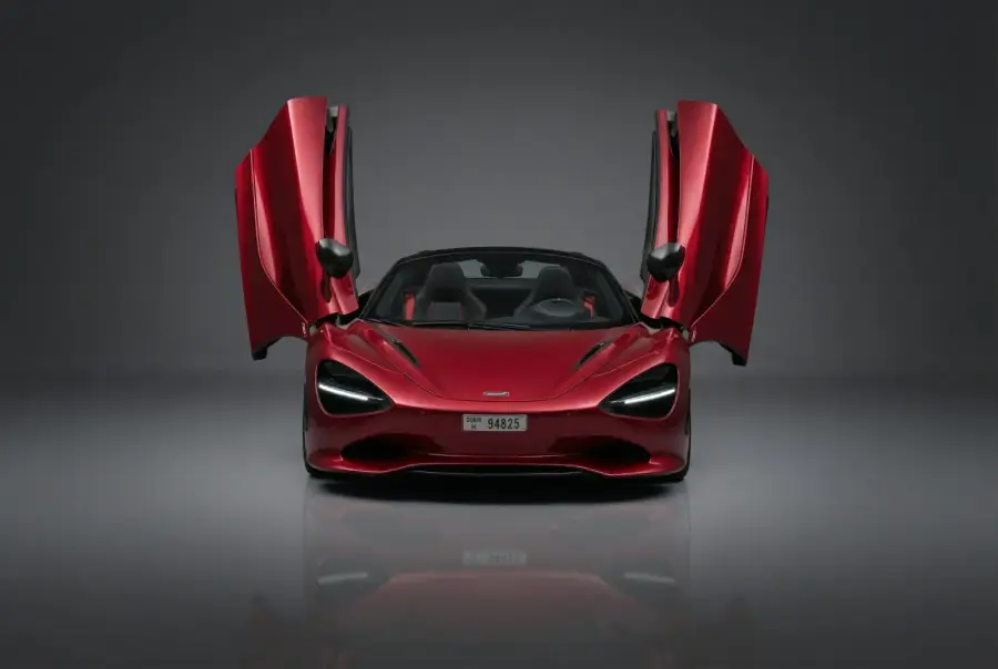 Rent McLaren 750S Spider Red 2025 in Dubai — Mclaren — photo 2 of 8